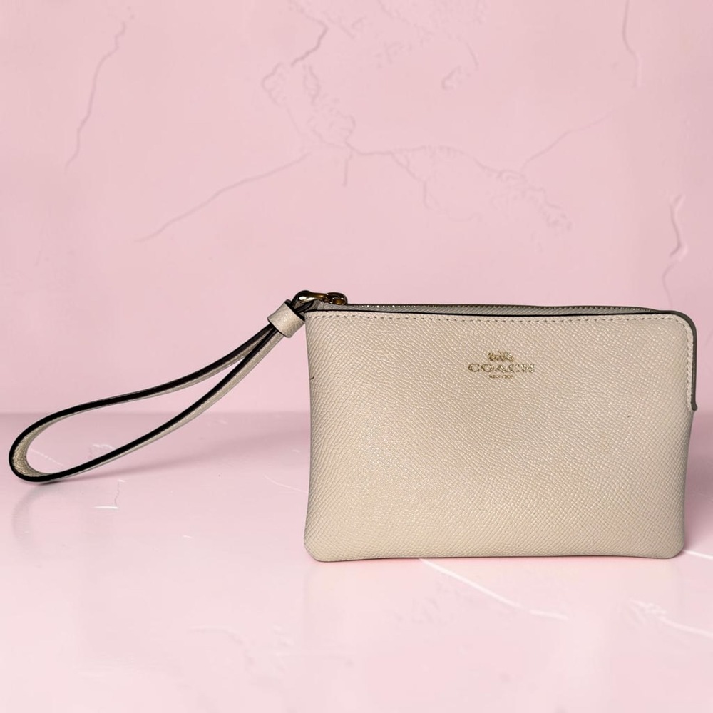 Coach Corner Zip Wristlet in Chalk White Crossgrain Leather F58032